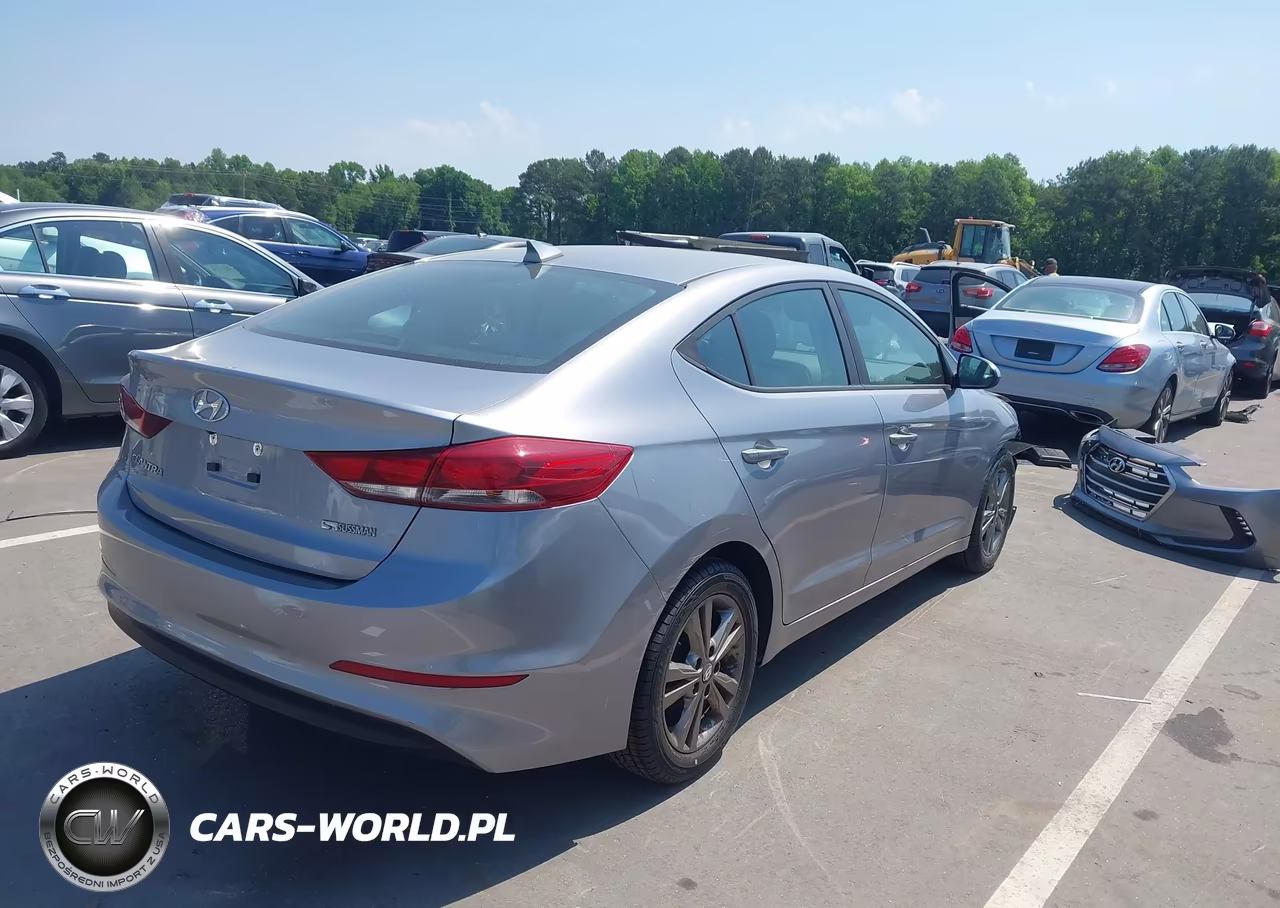 2017 Hyundai Elantra Se VIN:5NPD84LF8HH040858 - 4