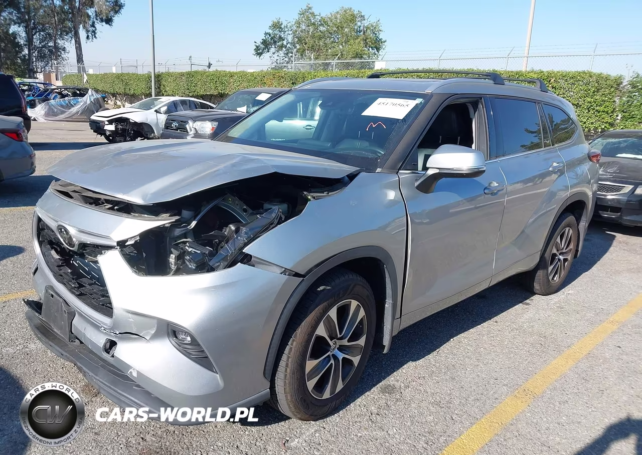 2022 Toyota Highlander Xle VIN:5TDGZRAH2NS090348 - 2