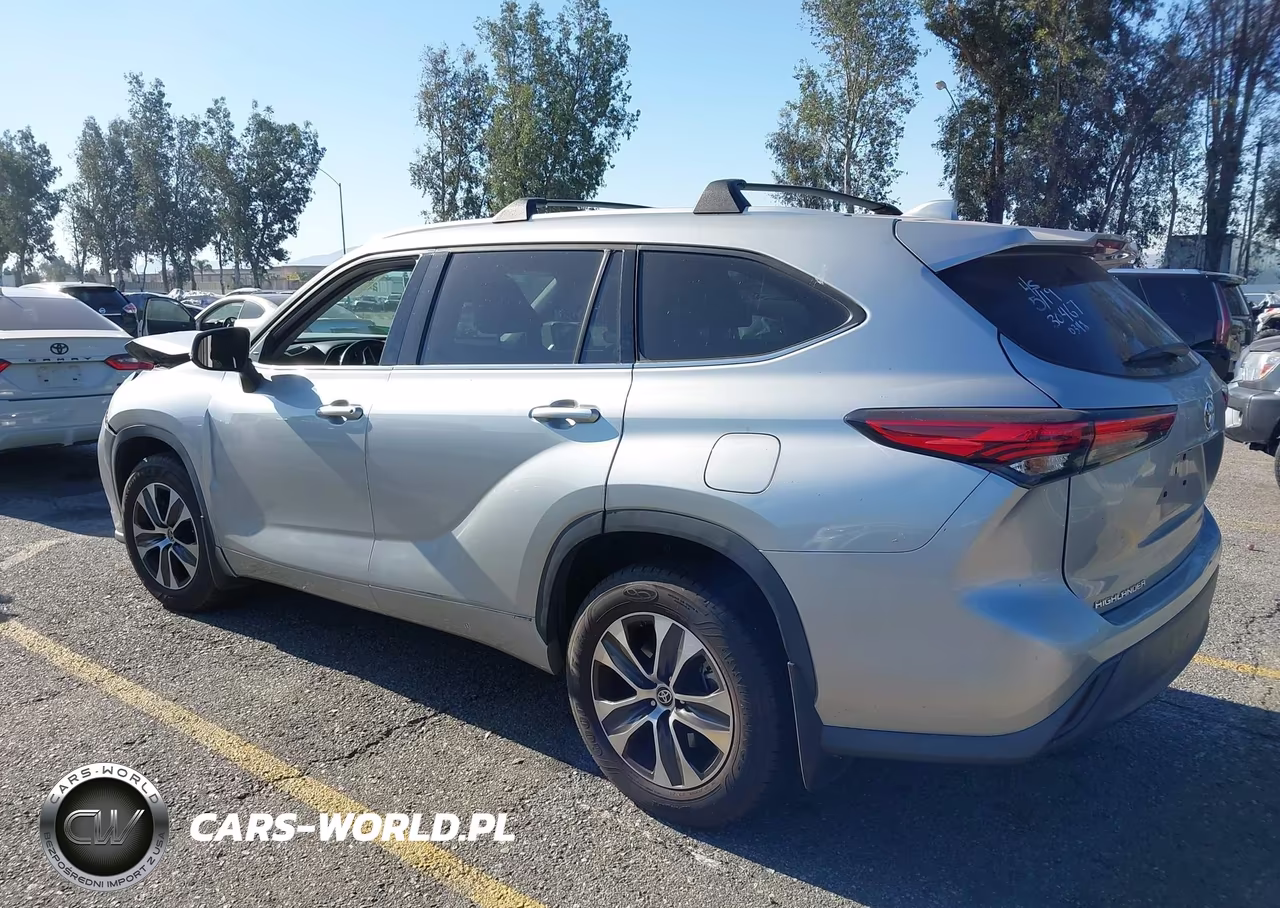 2022 Toyota Highlander Xle VIN:5TDGZRAH2NS090348 - 3