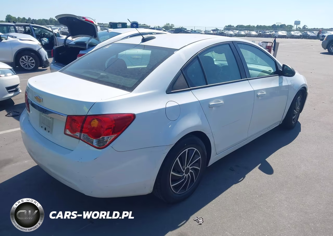 2015 Chevrolet Cruze Ls Auto VIN:1G1PA5SH2F7100234 - 4