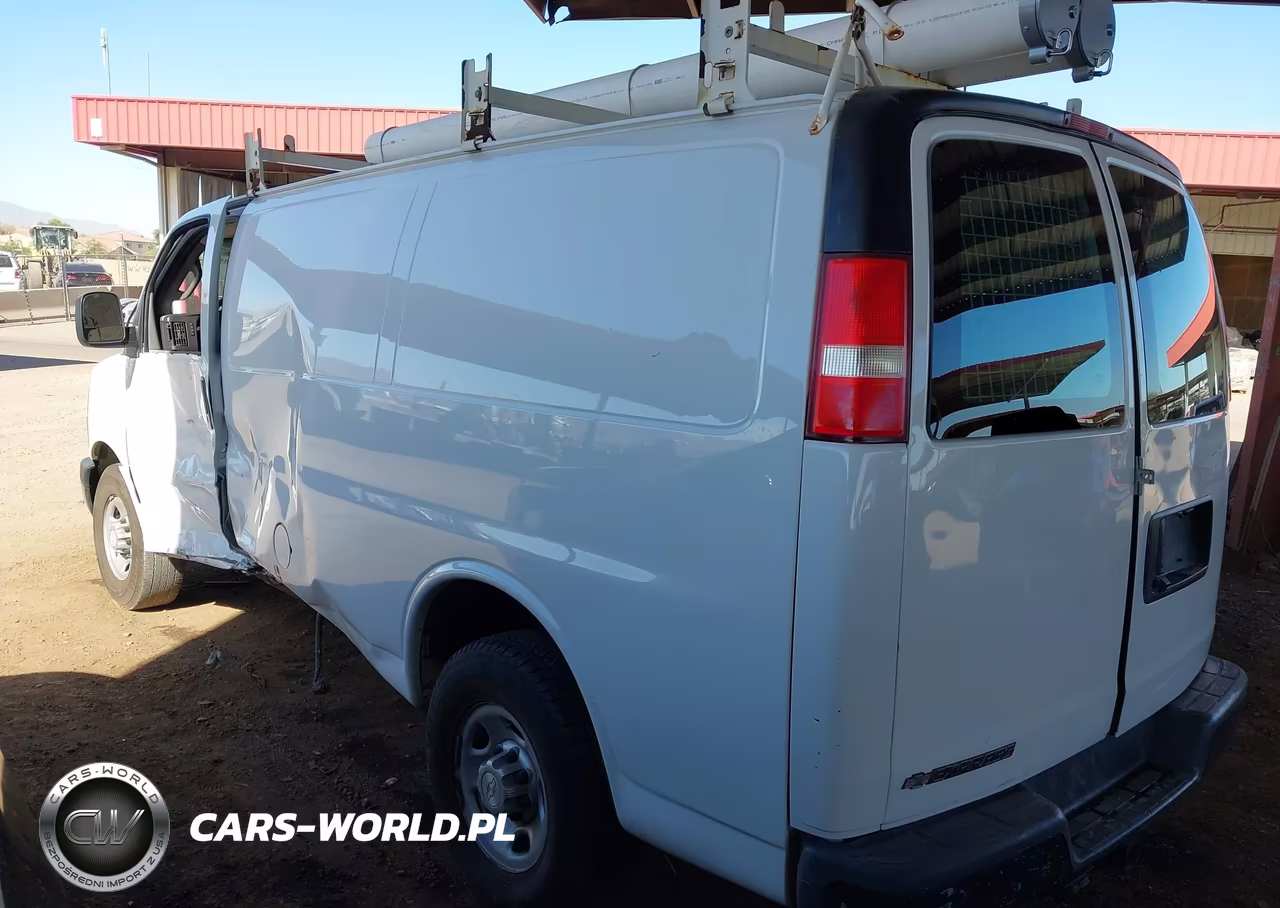 2018 Chevrolet Express 2500 Work Van VIN:1GCWGAFG5J1269025 - 3