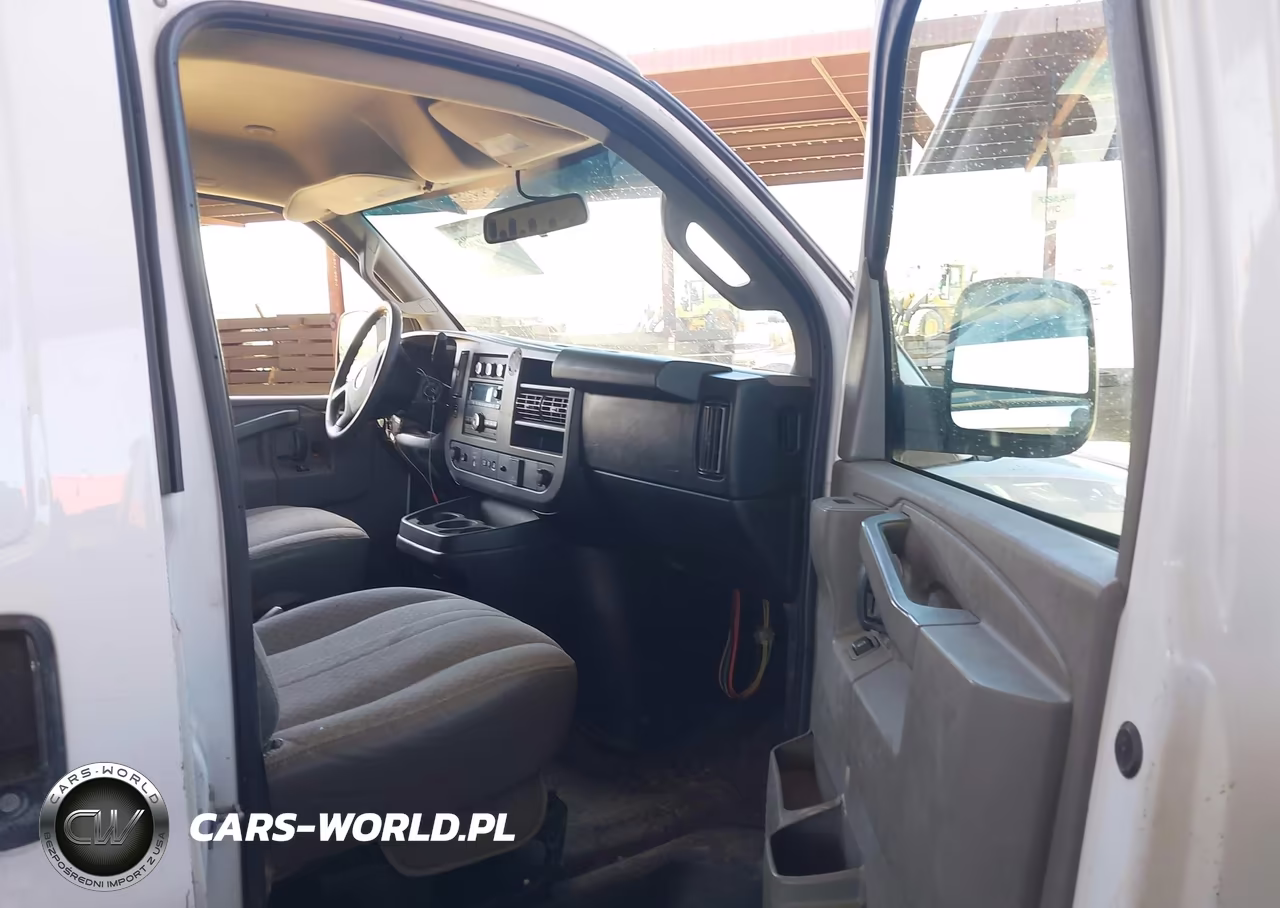2018 Chevrolet Express 2500 Work Van VIN:1GCWGAFG5J1269025 - 5