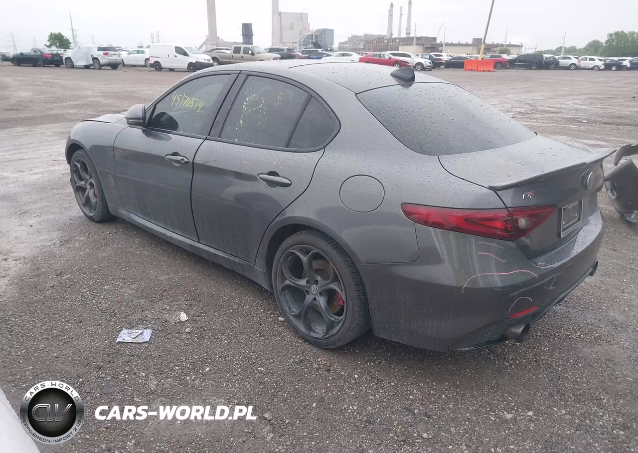 2018 Alfa Romeo Giulia Ti Sport Awd VIN:ZARFAEEN7J7572285 - 3