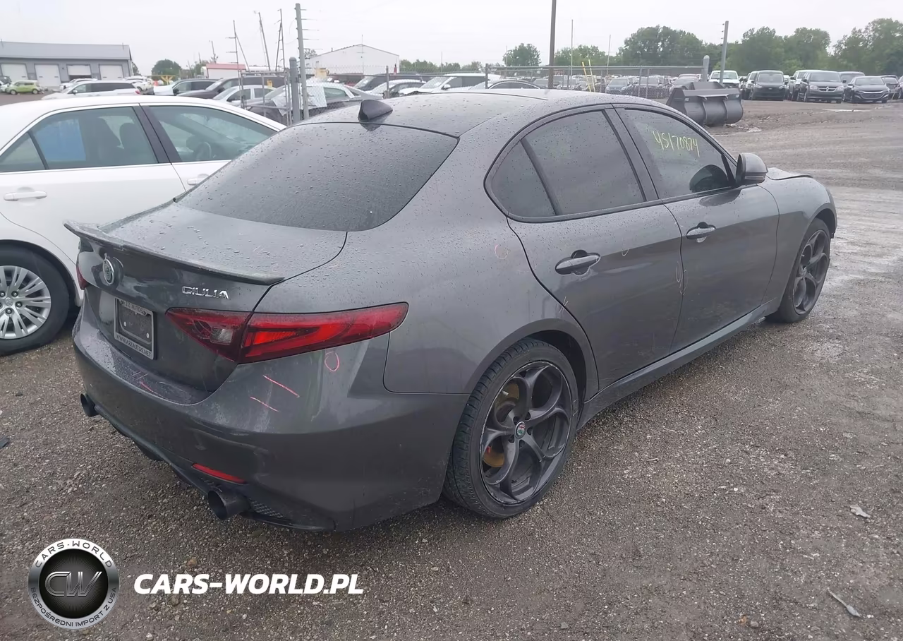 2018 Alfa Romeo Giulia Ti Sport Awd VIN:ZARFAEEN7J7572285 - 4