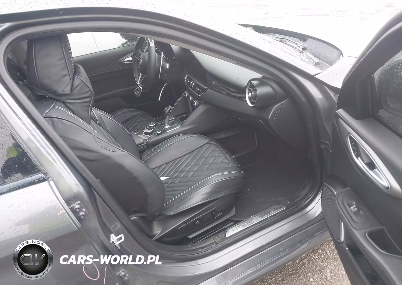 2018 Alfa Romeo Giulia Ti Sport Awd VIN:ZARFAEEN7J7572285 - 5
