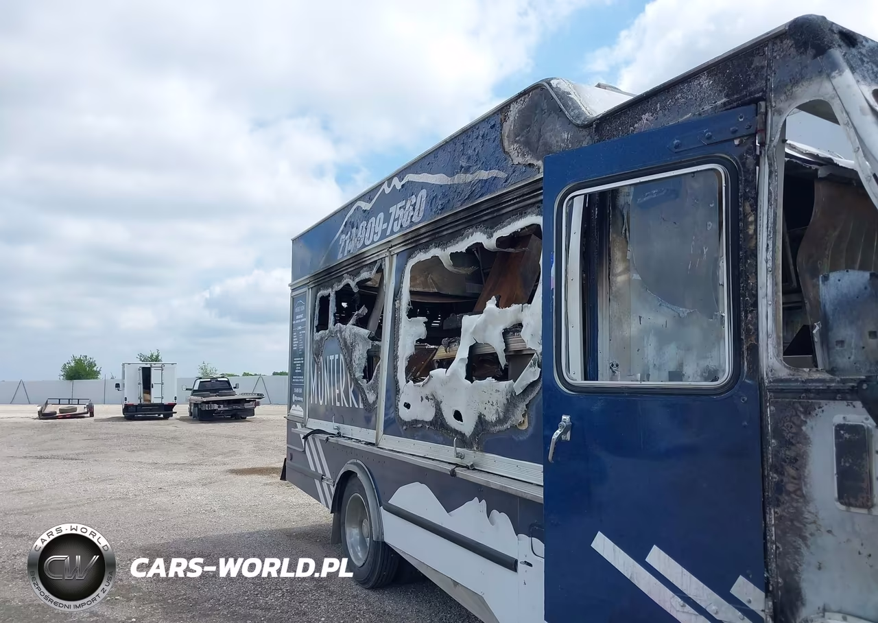 2003 Workhorse Custom Chassis Forward Control Chassis P4500 VIN:5B4KP42R433358802 - 13