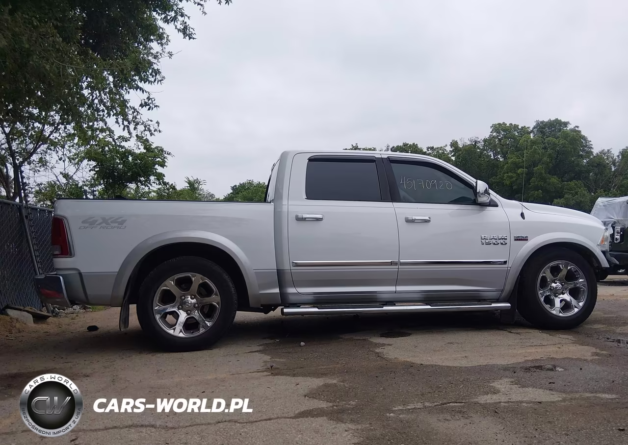 2015 Ram 1500 Laramie VIN:1C6RR7NT0FS586051 - 14