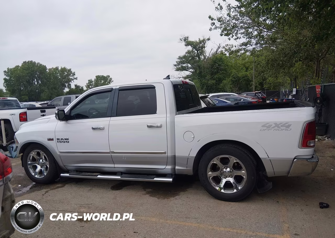 2015 Ram 1500 Laramie VIN:1C6RR7NT0FS586051 - 15