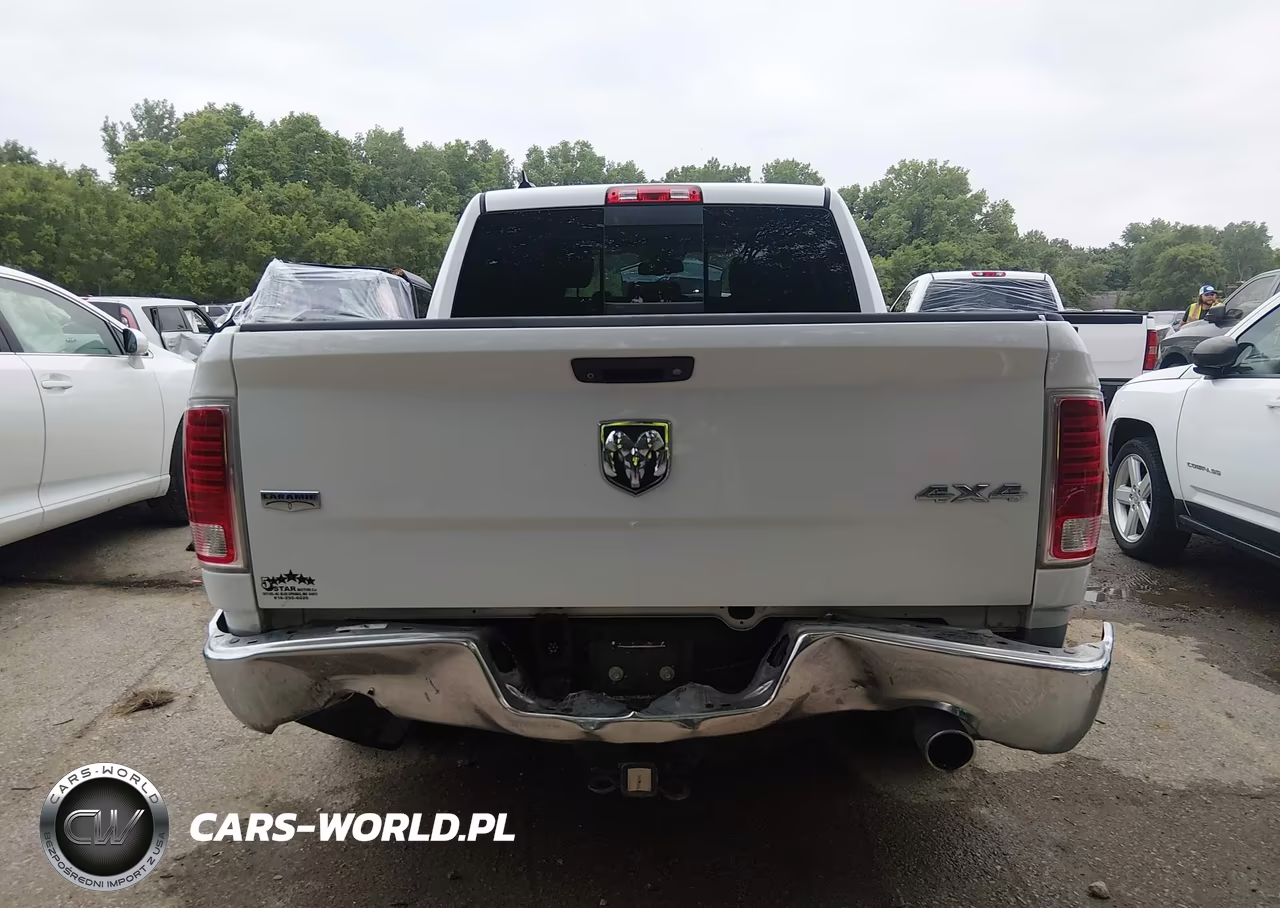 2015 Ram 1500 Laramie VIN:1C6RR7NT0FS586051 - 17