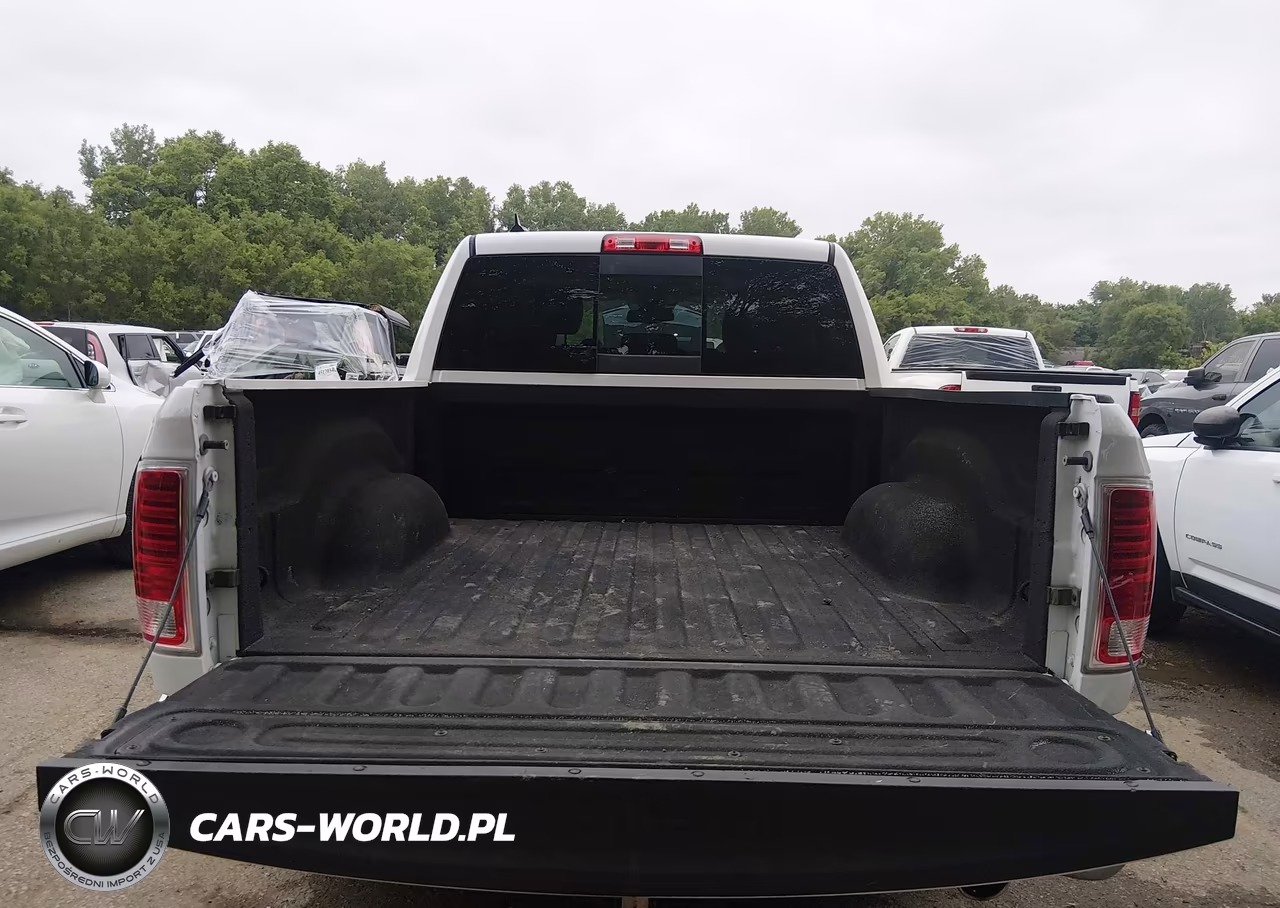 2015 Ram 1500 Laramie VIN:1C6RR7NT0FS586051 - 18