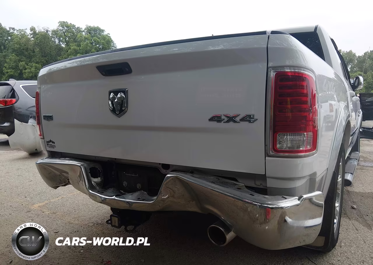 2015 Ram 1500 Laramie VIN:1C6RR7NT0FS586051 - 19