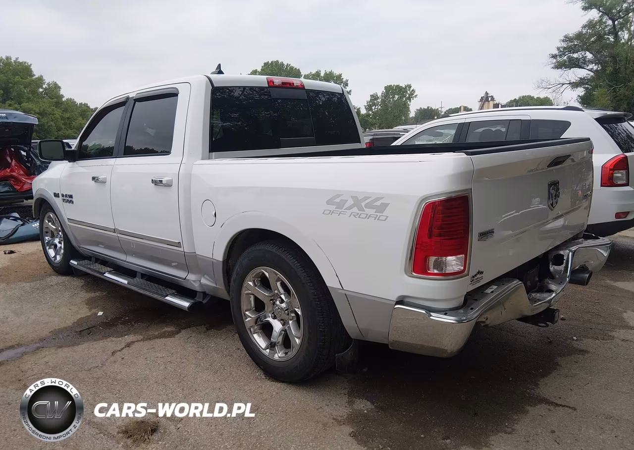 2015 Ram 1500 Laramie VIN:1C6RR7NT0FS586051 - 3