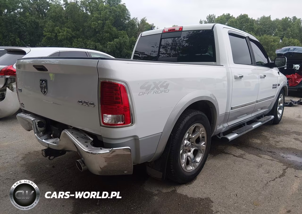 2015 Ram 1500 Laramie VIN:1C6RR7NT0FS586051 - 4