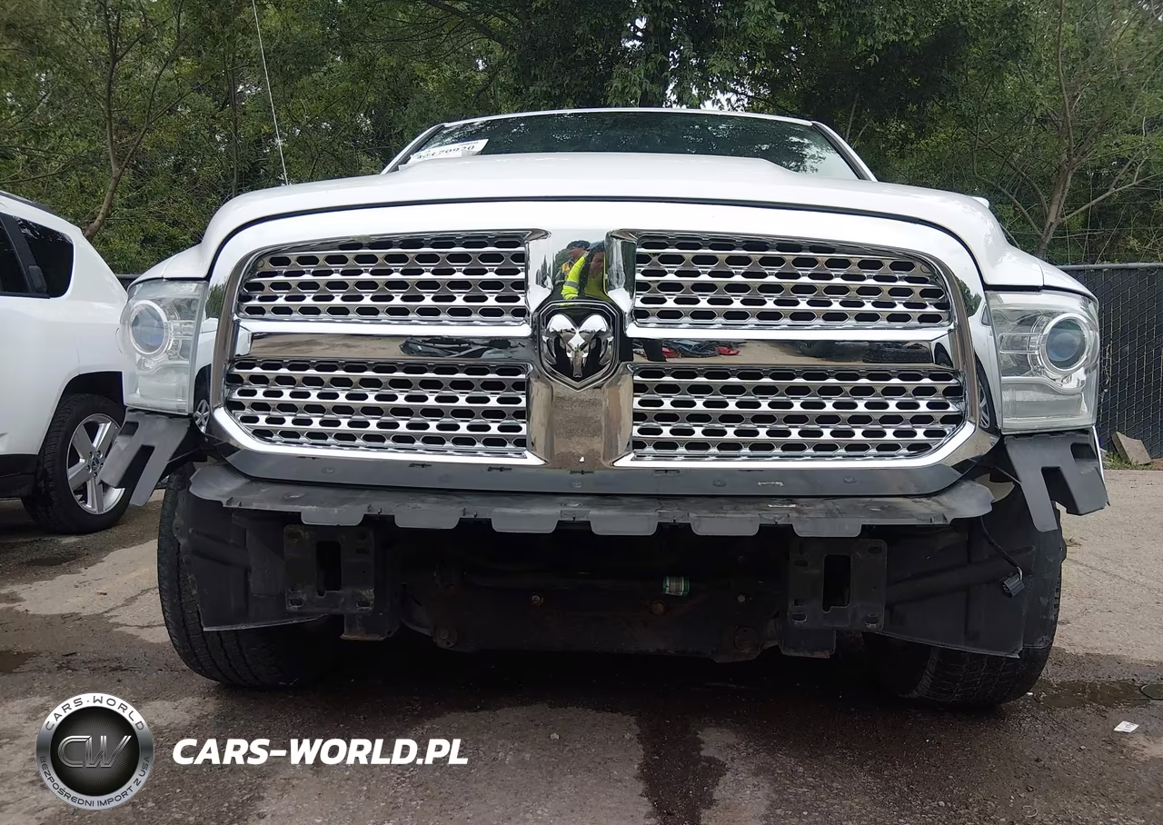 2015 Ram 1500 Laramie VIN:1C6RR7NT0FS586051 - 6
