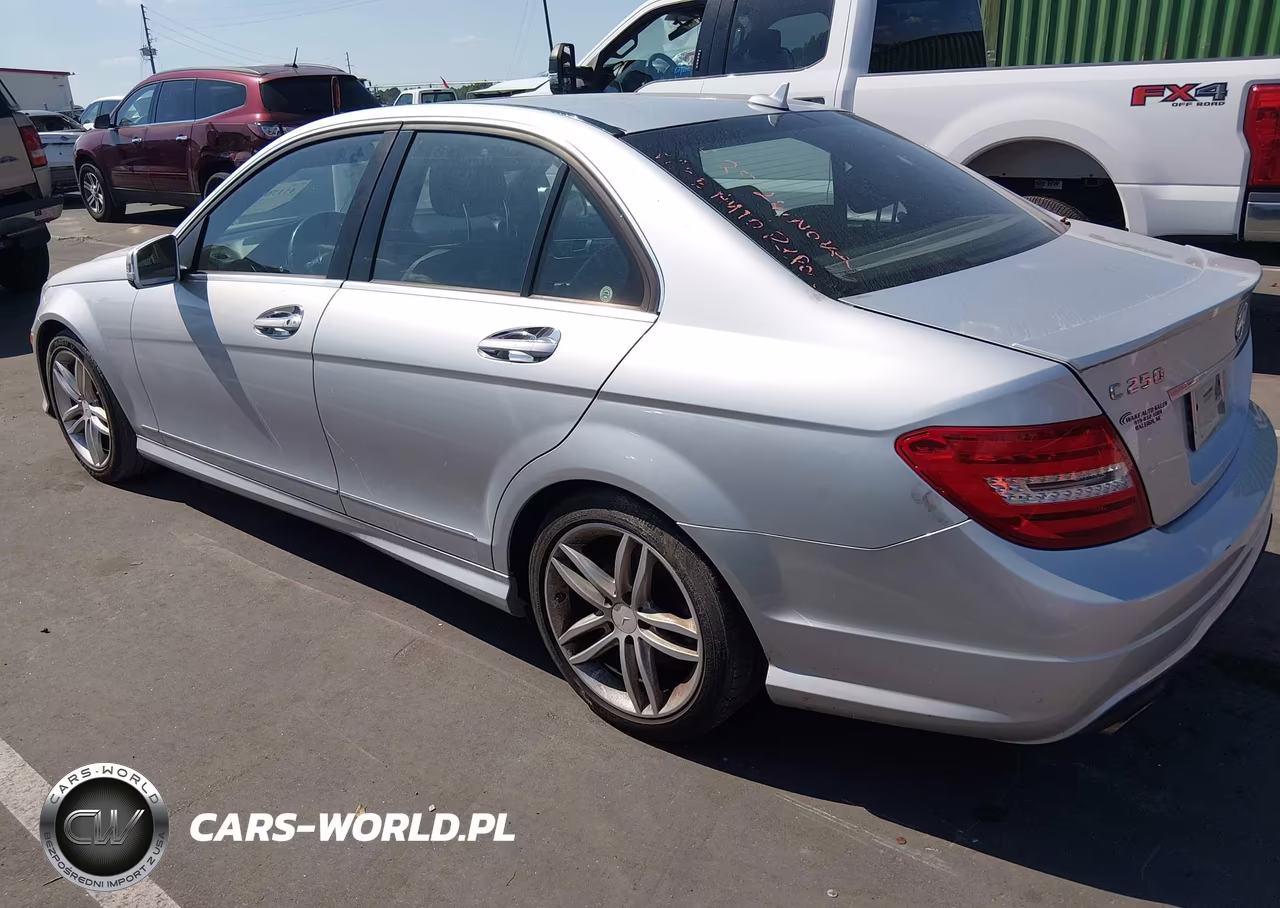 2013 Mercedes-Benz C 250 Sport VIN:WDDGF4HB4DR300786 - 3