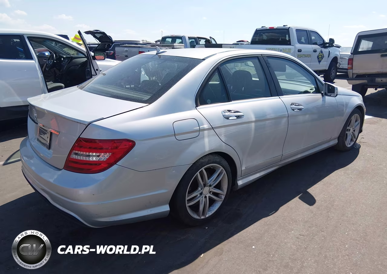 2013 Mercedes-Benz C 250 Sport VIN:WDDGF4HB4DR300786 - 4
