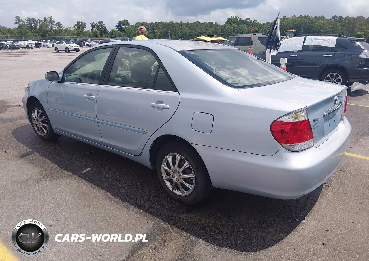 2005 Toyota Camry Le VIN:4T1BE32K85U639121 - 3