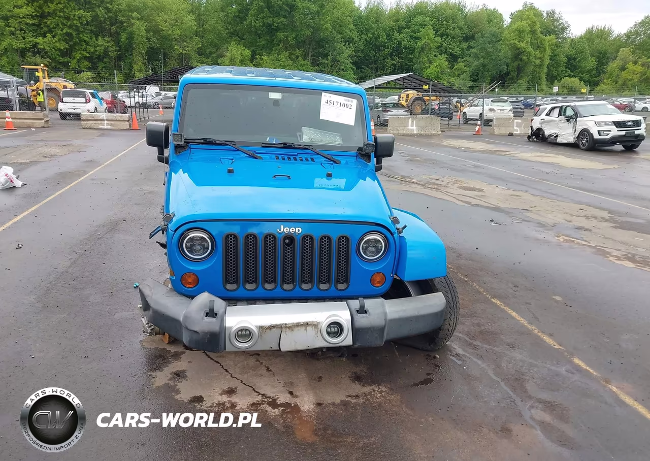2011 Jeep Wrangler Unlimited Sahara VIN:1J4HA5H14BL588376 - 12