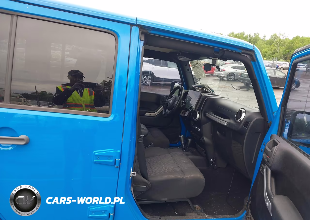 2011 Jeep Wrangler Unlimited Sahara VIN:1J4HA5H14BL588376 - 5