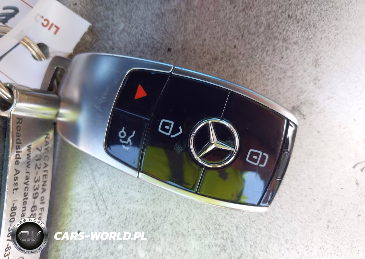 2018 Mercedes-Benz E 300 4Matic VIN:WDDZF4KB3JA317901 - 11