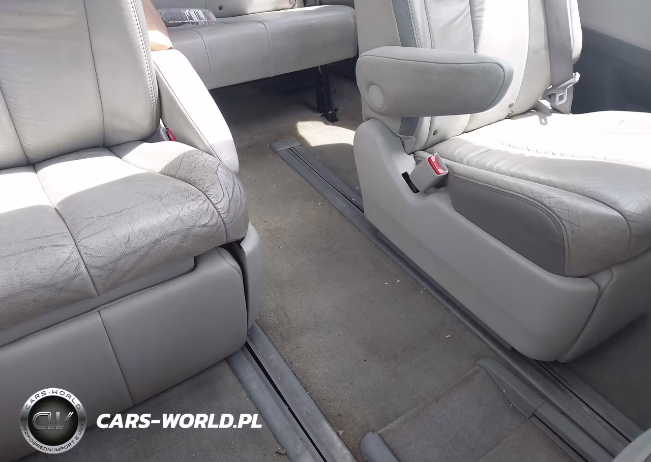2011 Toyota Sienna Limited VIN:5TDDK3DC0BS028172 - 8