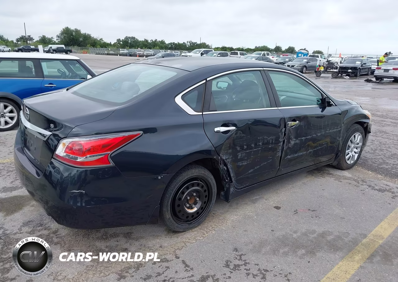 2015 Nissan Altima 2.5 S VIN:1N4AL3AP9FN308830 - 4