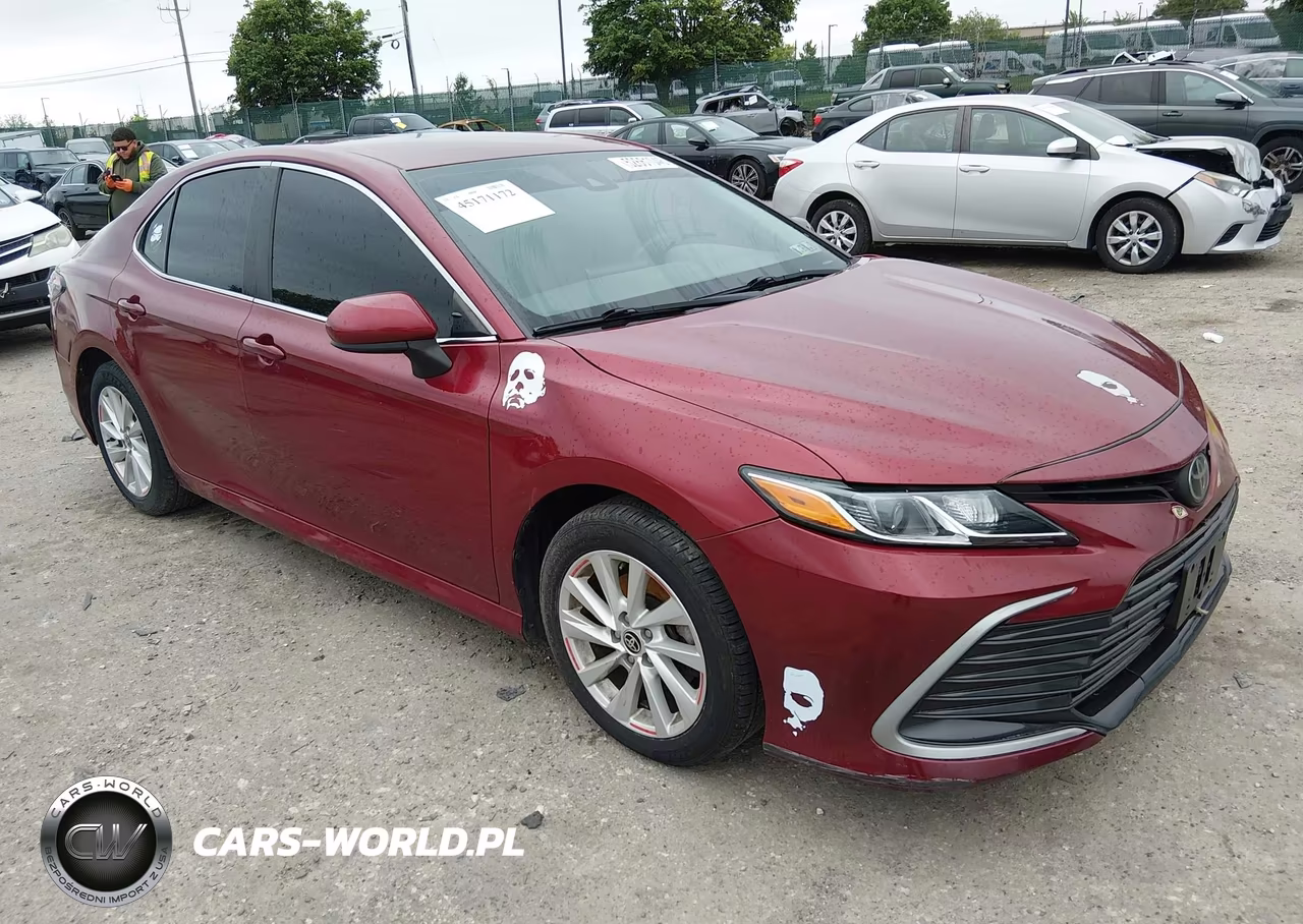 2021 Toyota Camry Le – zdjęcie 1 z 16