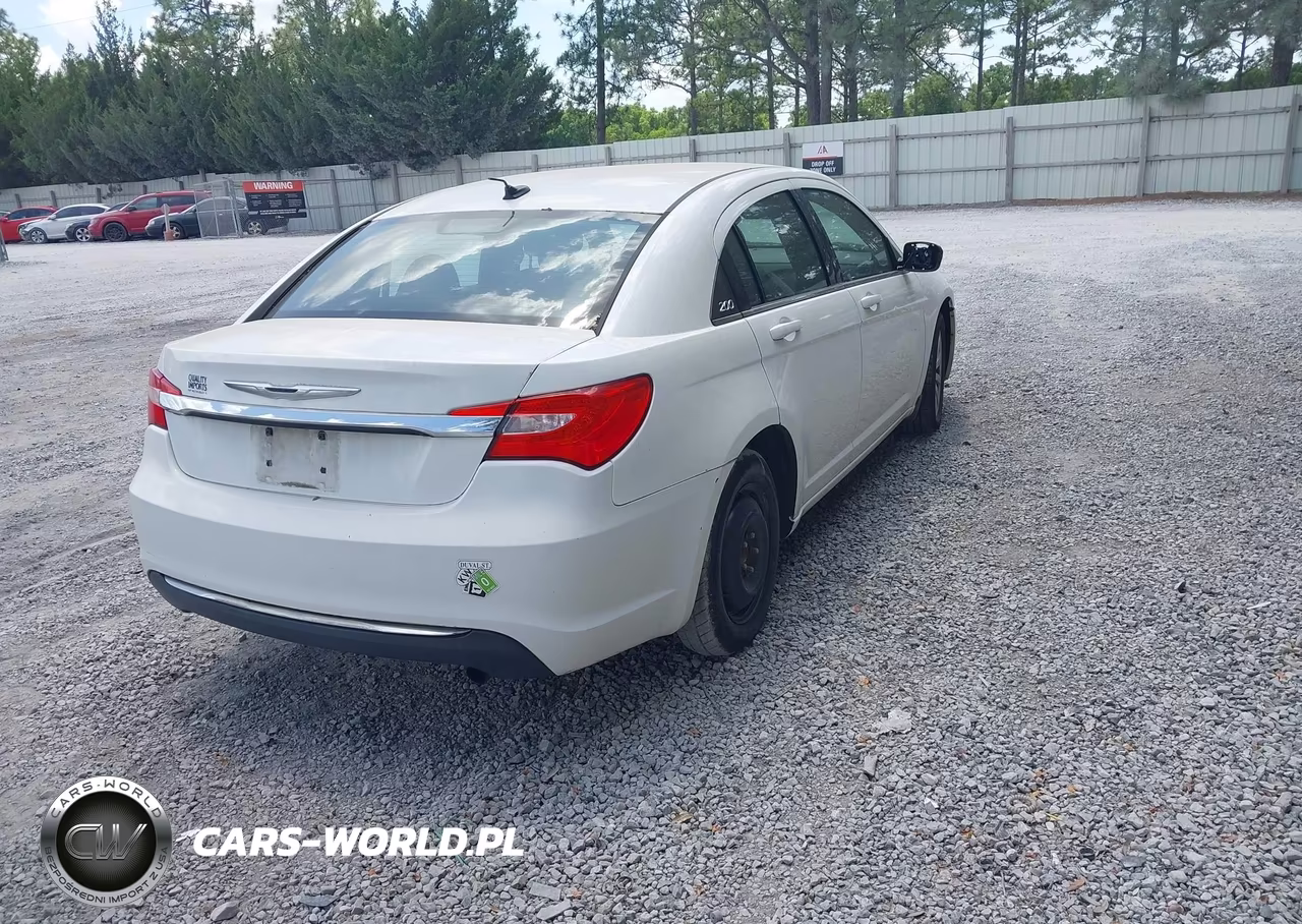 2011 Chrysler 200 Touring VIN:1C3BC1FB2BN576097 - 4