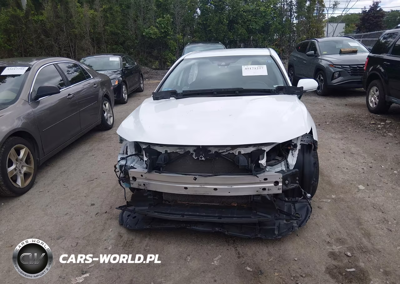 2024 Toyota Camry Le VIN:4T1C11AK7RU201895 - 13