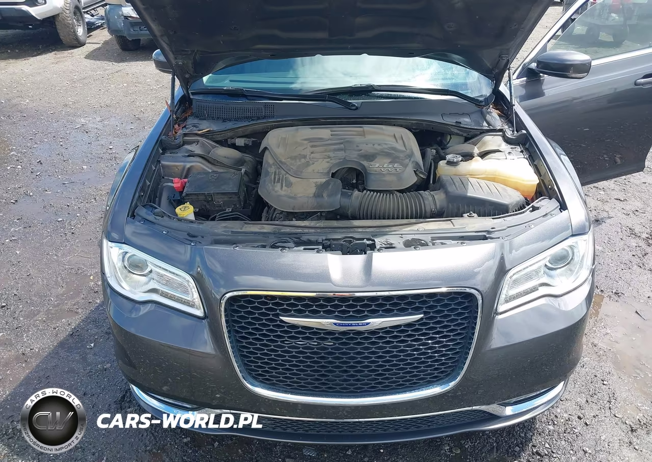 2020 Chrysler 300 Touring L VIN:2C3CCAAG2LH120263 - 10