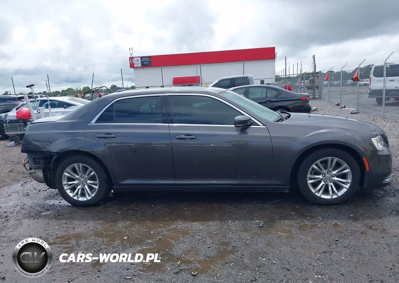 2020 Chrysler 300 Touring L VIN:2C3CCAAG2LH120263 - 14