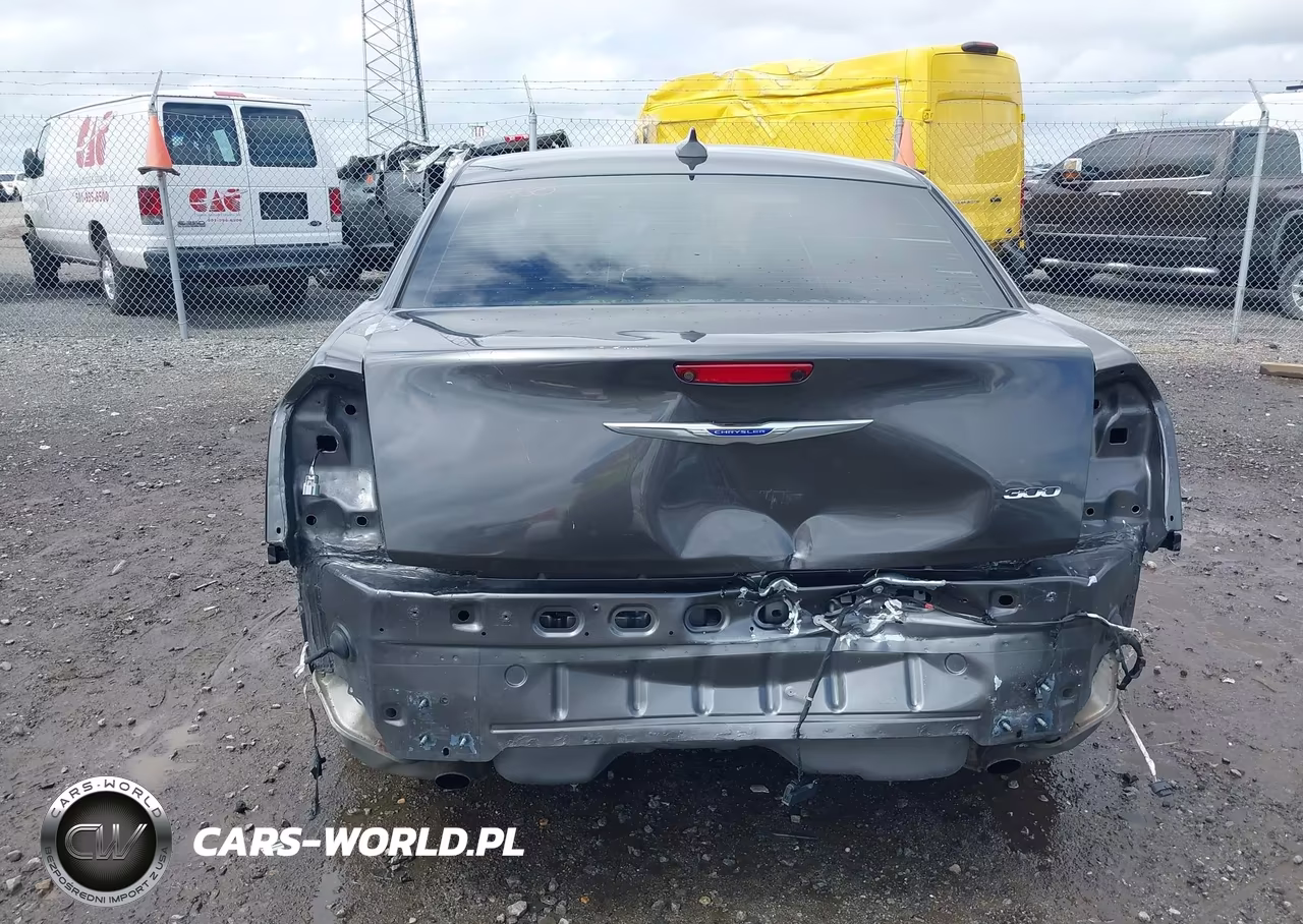 2020 Chrysler 300 Touring L VIN:2C3CCAAG2LH120263 - 17