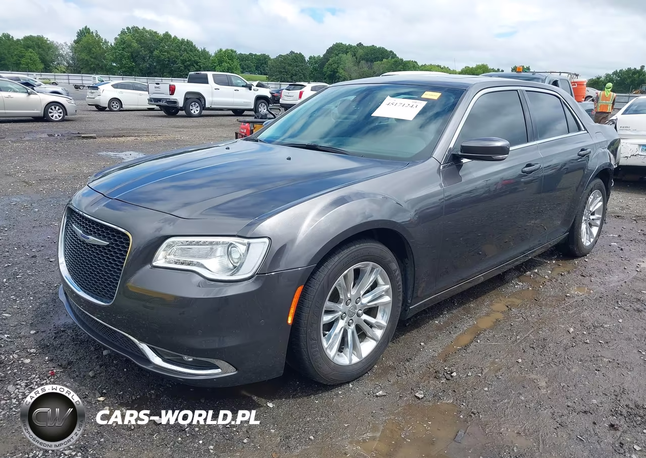 2020 Chrysler 300 Touring L VIN:2C3CCAAG2LH120263 - 2