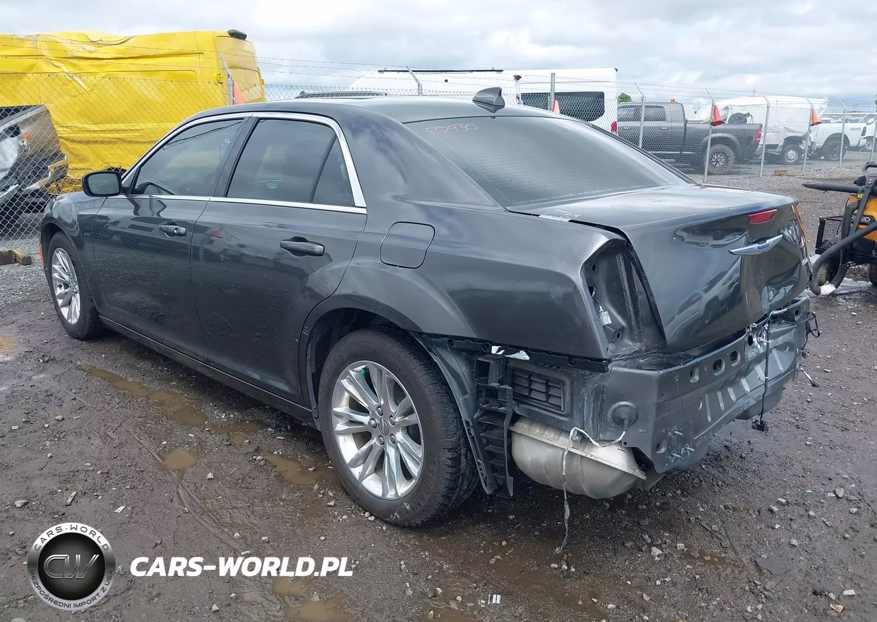 2020 Chrysler 300 Touring L VIN:2C3CCAAG2LH120263 - 3