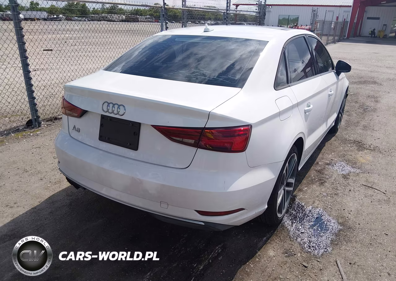2018 Audi A3 2.0T Premium-2.0T Tech Premium VIN:WAUAUGFF9J1032306 - 4