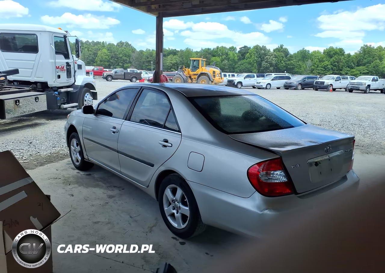 2004 Toyota Camry Le VIN:4T1BE32K24U835599 - 3