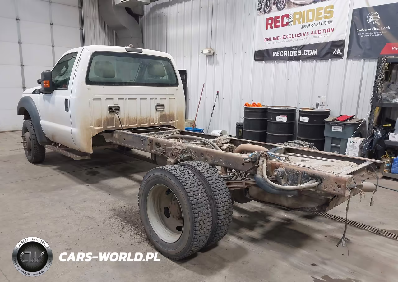 2013 Ford F-450 Chassis Xl VIN:1FDUF4HT1DEB53738 - 3