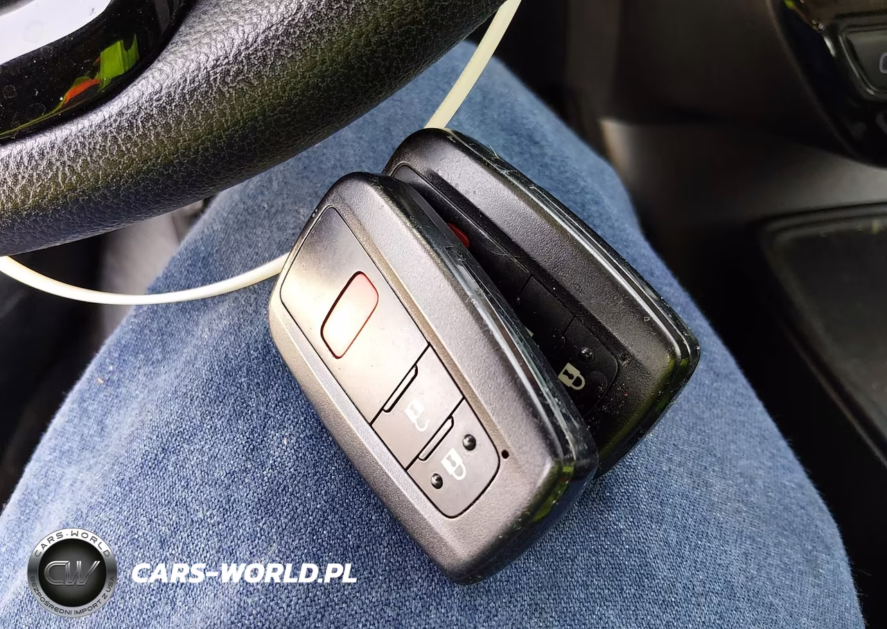 2019 Toyota Prius Le VIN:JTDKARFU4K3087262 - 11