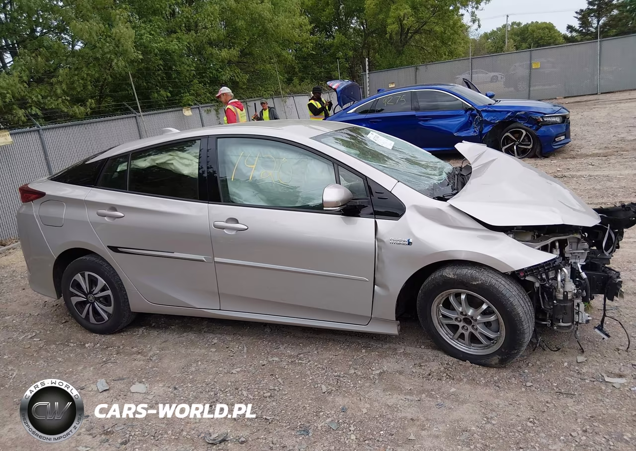 2017 Toyota Prius Prime Advanced VIN:JTDKARFP5H3003081 - 14