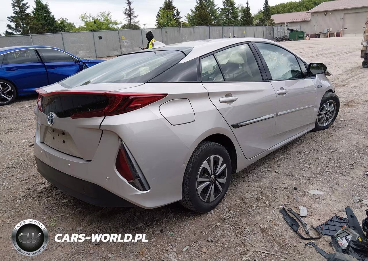 2017 Toyota Prius Prime Advanced VIN:JTDKARFP5H3003081 - 4