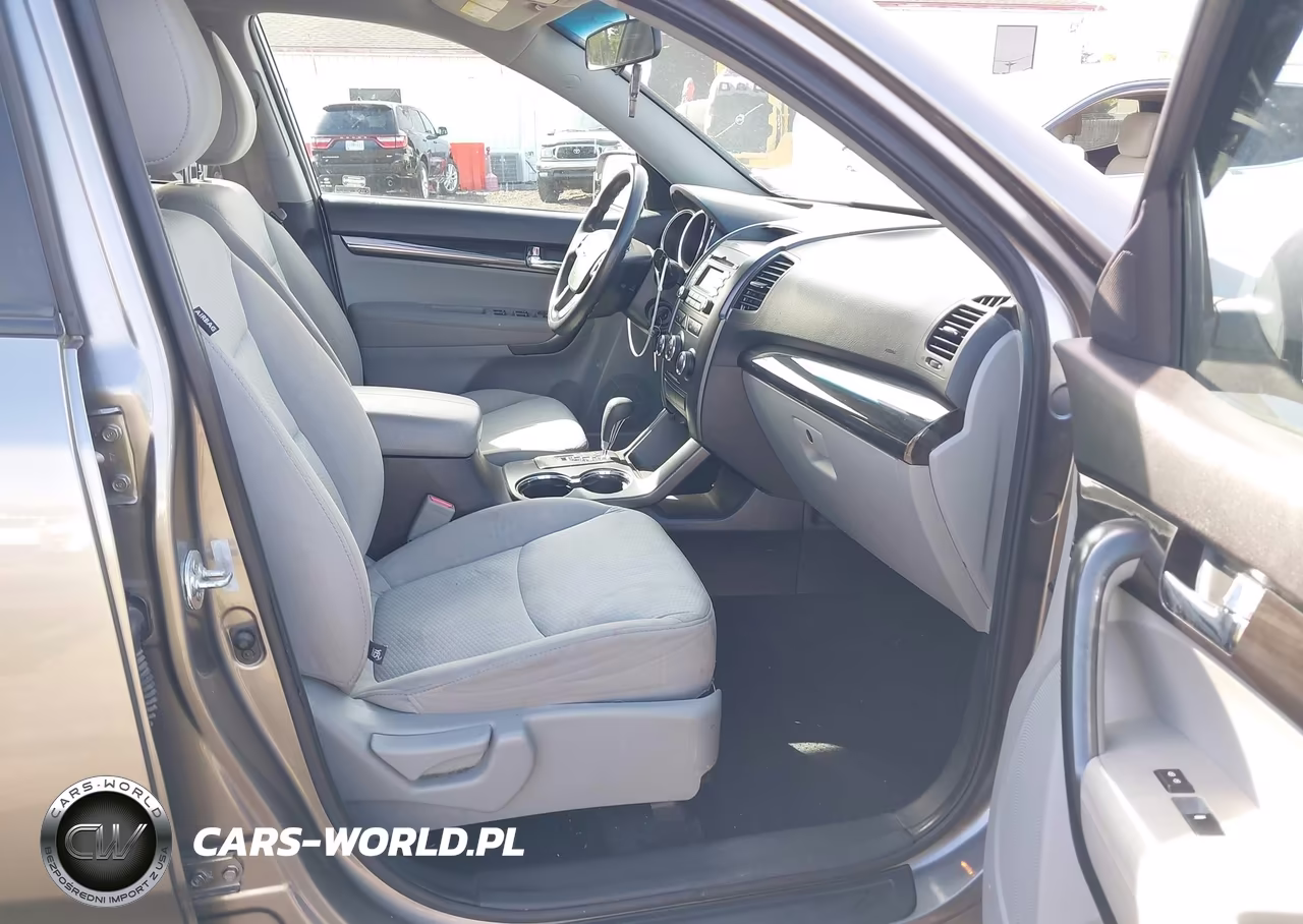 2012 Kia Sorento Lx VIN:5XYKTCA60CG229958 - 5