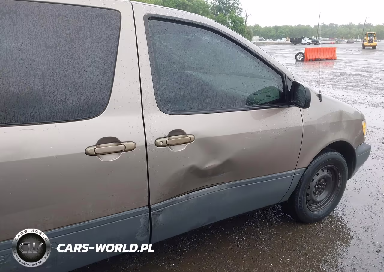 1999 Toyota Sienna Le VIN:4T3ZF13C4XU149843 - 6