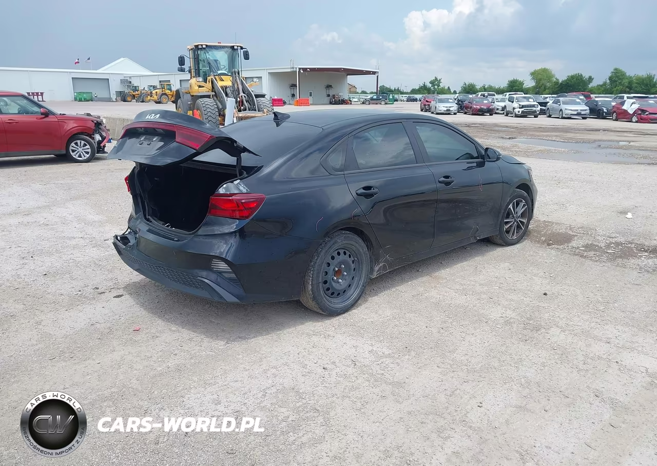 2023 Kia Forte Lxs VIN:3KPF24AD6PE676726 - 4