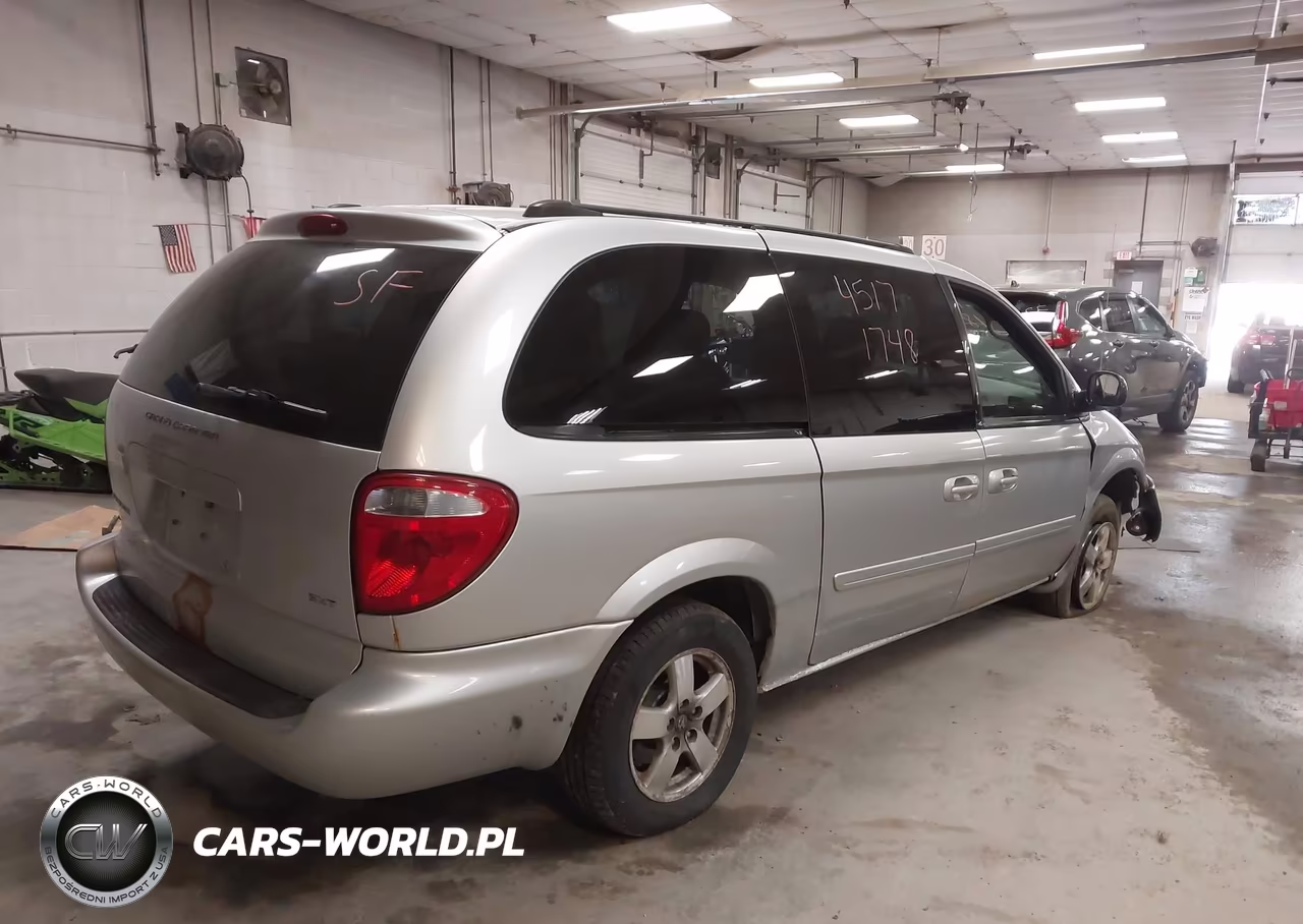 2005 Dodge Grand Caravan Sxt VIN:2D4GP44L15R455817 - 4
