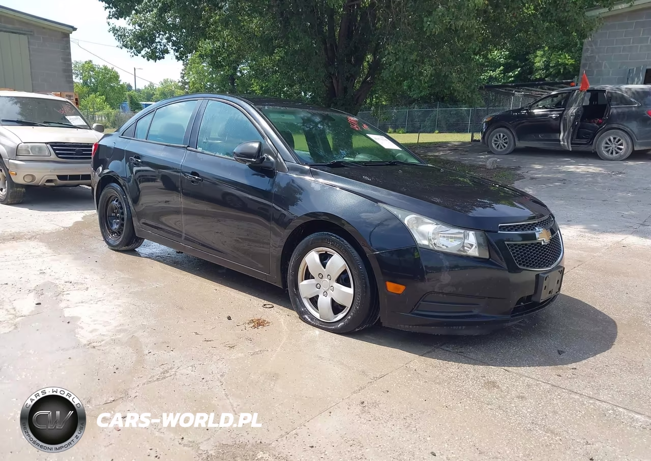 2013 Chevrolet Cruze Ls Auto – zdjęcie 1 z 11