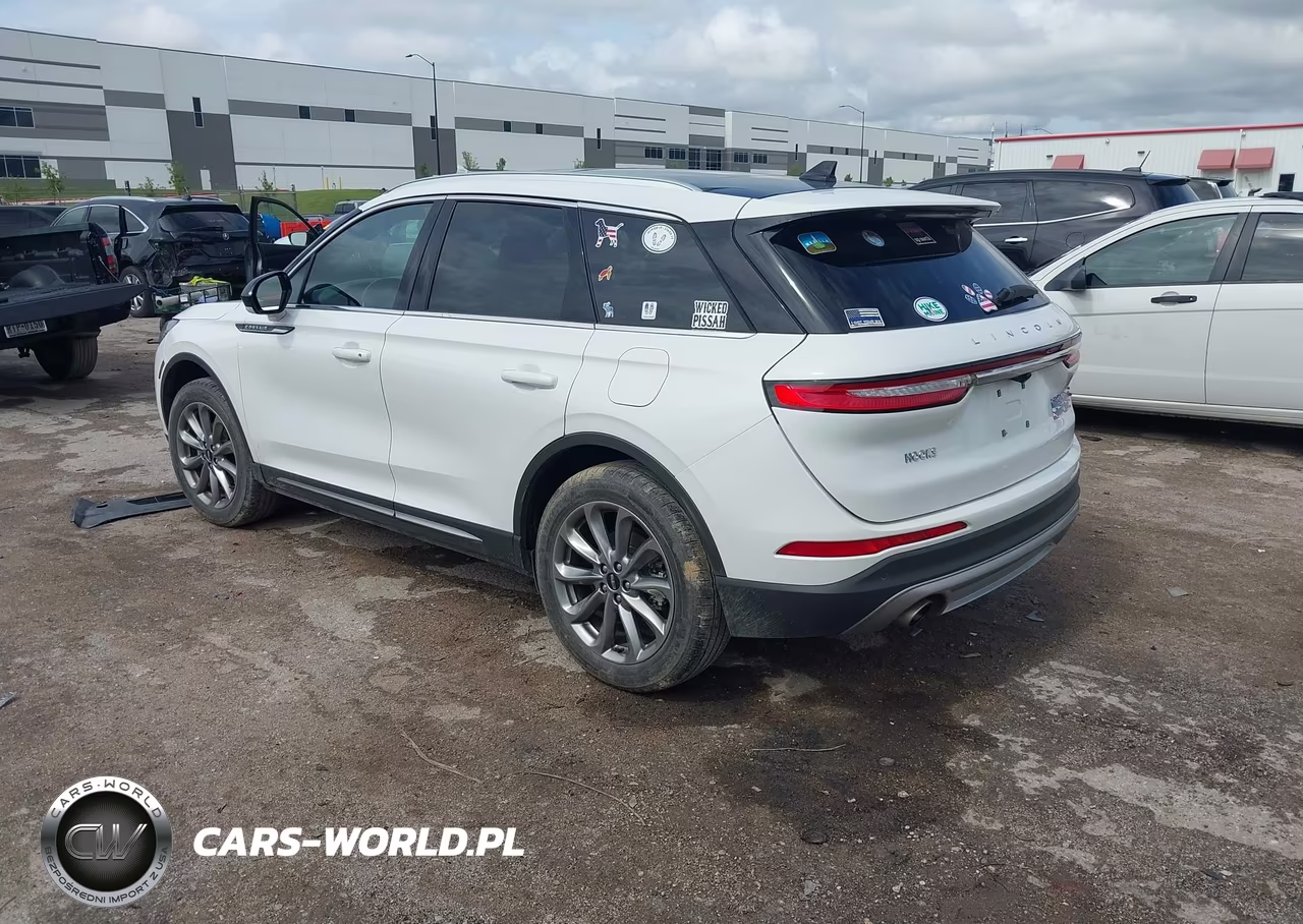 2022 Lincoln Corsair Standard VIN:5LMCJ1D90NUL30187 - 3