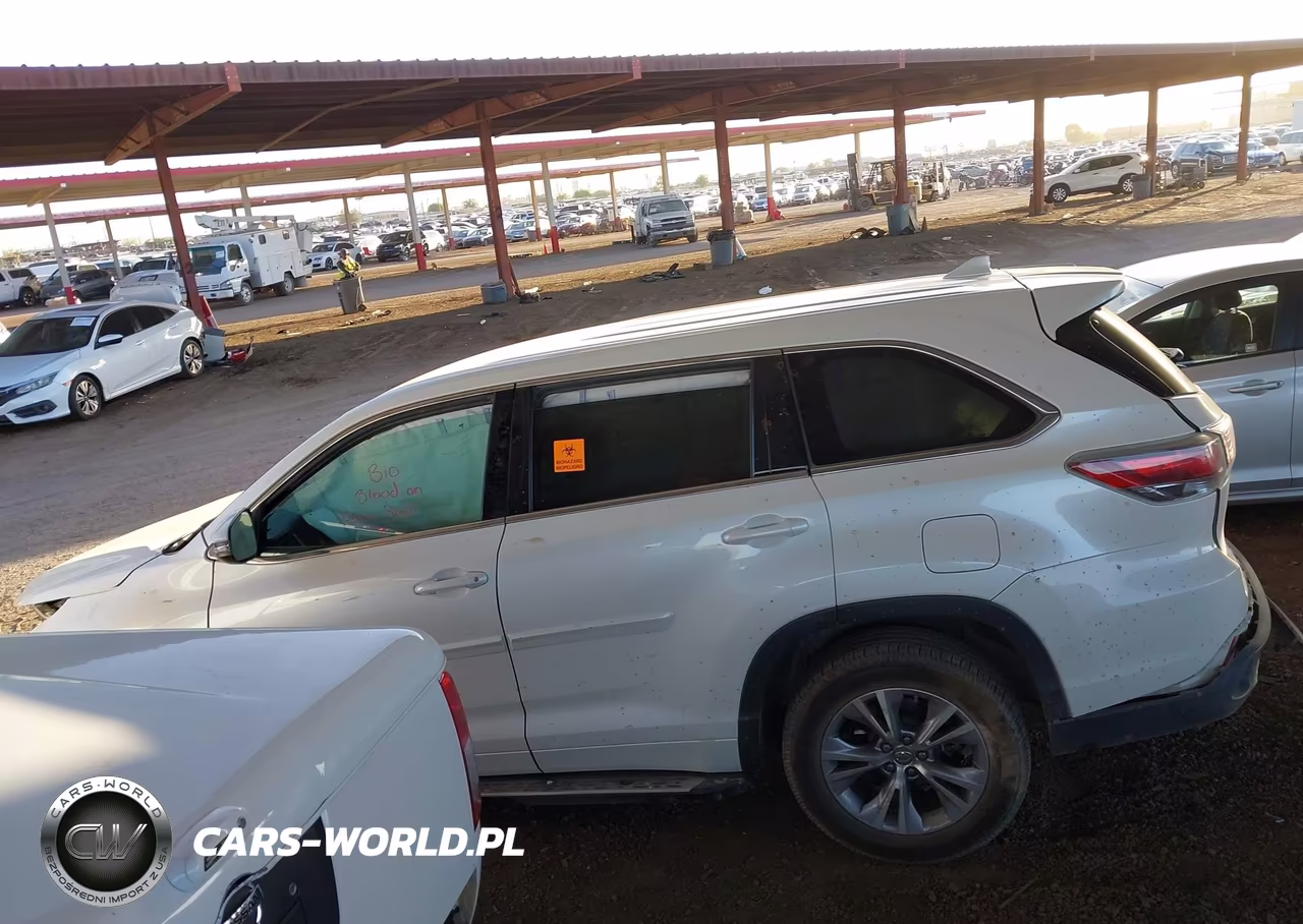 2015 Toyota Highlander Le Plus V6 VIN:5TDZKRFH7FS098825 - 14