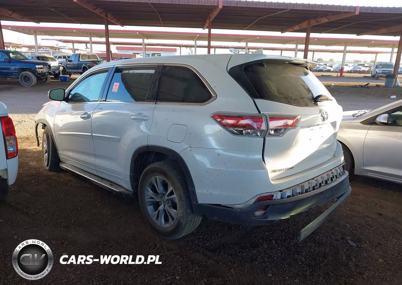 2015 Toyota Highlander Le Plus V6 VIN:5TDZKRFH7FS098825 - 3