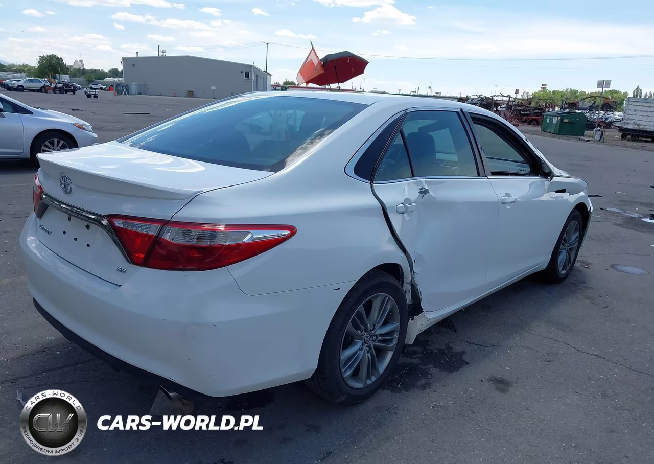 2015 Toyota Camry Se VIN:4T1BF1FK1FU061635 - 4
