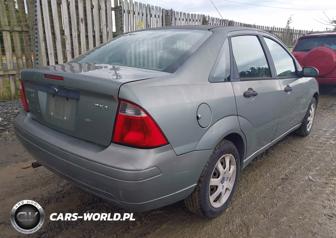 2005 Ford Focus Zx4 VIN:1FAFP34N95W315600 - 4